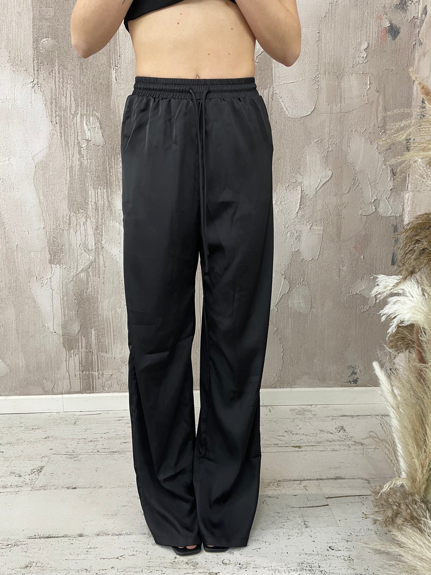 Pantaloni in satin Glamorous