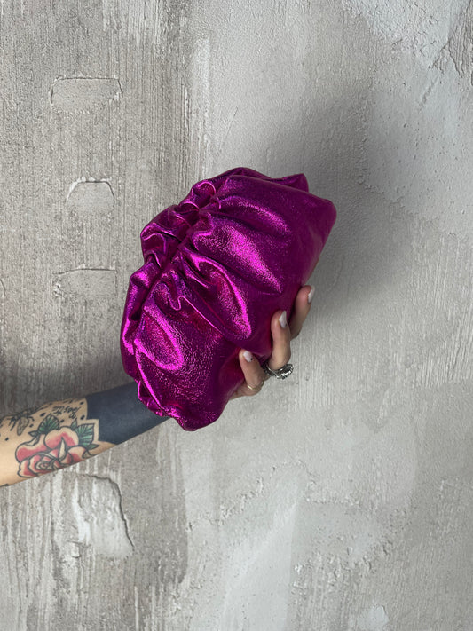 Borsa clutch fucsia in pelle laminata