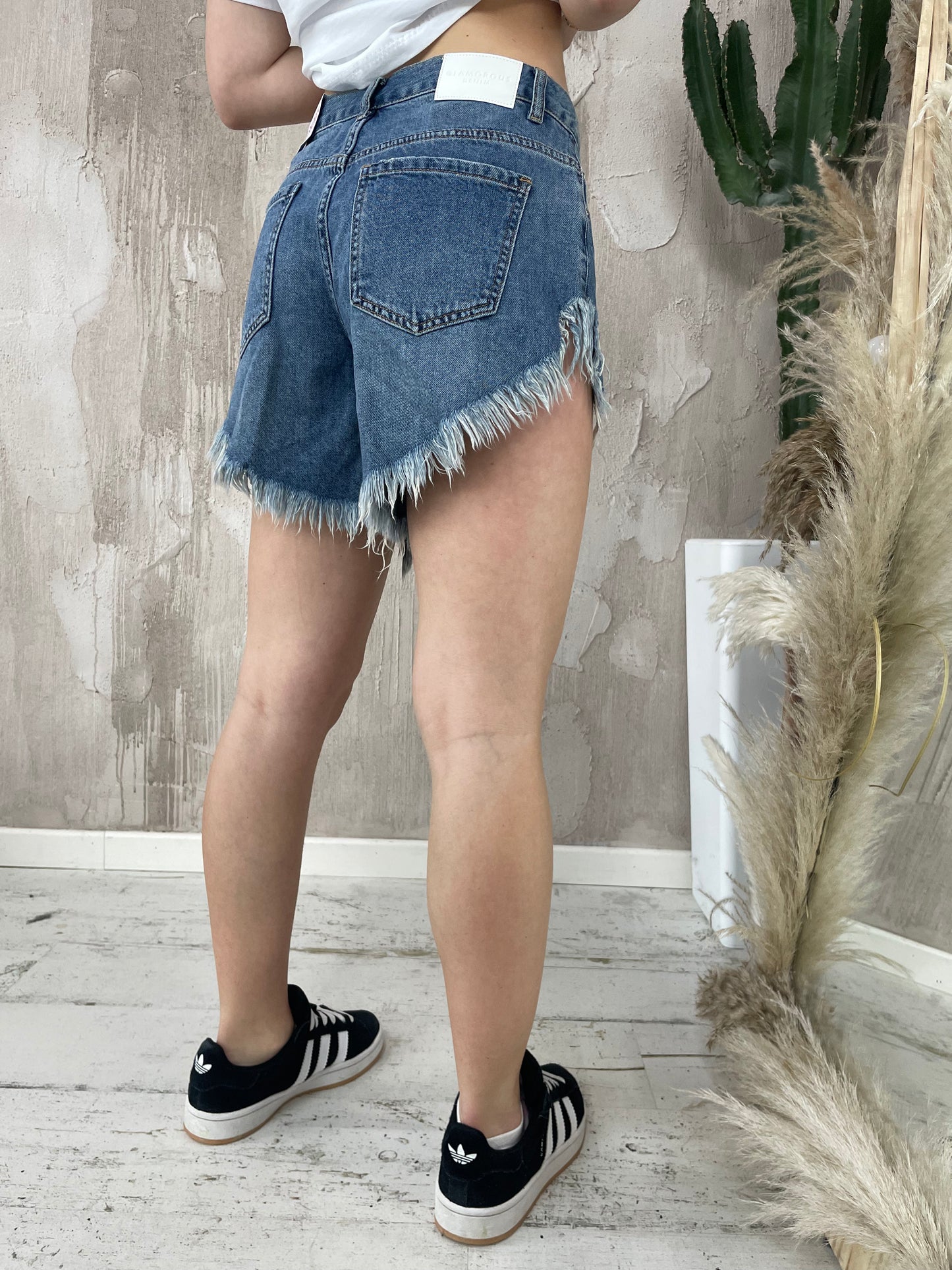 Shorts sfrangiati Glamorous